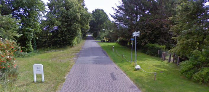 De Duitse grens in Oost-Groningen (zie het bordje 'tot ziens' linksonder)